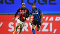 MILAN, ITALY - OCTOBER 17: Achraf Hakimi of FC Internazionale competes for the ball with Theo Hernandez of AC Milan during the Serie A match between FC Internazionale and AC Milan at Stadio Giuseppe Meazza on October 17, 2020 in Milan, Italy. (Photo by Claudio Villa - Inter/Inter via Getty Images)	