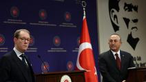وزيرا خارجية تركيا والسويد مولود جاووش أوغلو وتوبياس بيلستروم (آدم آلتان/فرانس برس)
