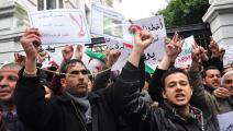 عشرات المتظاهرين بولاية بجاية يرفعون شعارات مناوئة للسلطة الجزائرية (العربي الجديد)