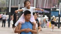 ابنة وأب وأم في الصين (شيلدون كوبر/ Getty)