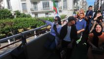 شبان الجزائر يحملون طموحات انتخابية كبيرة (مصعب روئيبي/ الأناضول)