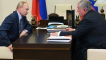 الرئيس بوتين يتدراس مستقبل الصناعة النفطية مع إيغور سيشن رئيس شركة روسنفت (فرانس برس)