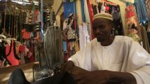 تنتشر ظاهرة التحاق الشبان السودانيين بمهن هامشية (أشرف شاذلي/ فرانس برس) 
