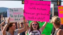 رفض لقرار المحكمة العليا إلغاء حق الإجهاض (بول ويفر/ Getty)