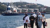 سفينة الشحن "رازوني" ترسو في مياه إسطنبول (Getty)