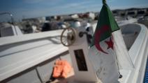 قارب يستخدم للهجرة غير النظامية في الجزائر (خورخيه غيريرو/ فرانس برس)