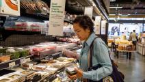 تراجع الإسترليني يرفع من أسعار السلع الغذائية المستوردة في المتاجر البريطانية (getty)