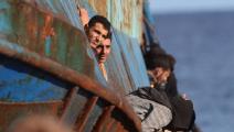 مهاجرون عند سواحل اليونان في رحلة هجرة سابقة (كوستاس ميتاكساكيس/ فرانس برس)