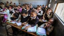 الاكتظاظ في الصفوف مشاكلة مزمنة في مدارس مصر(محمد حسام/الأناضول)
