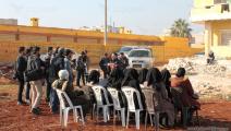 طلاب جامعة حلب الحرة يتلقون محاضراتهم بالعراء (زياد بيطار)