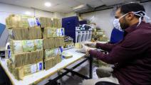 العملة اليمنية تحت ضغوط هائلة (فرانس برس)