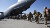 جنود أميركيون قرب طائرة شحن في قاعدة باغرام بأفغانستان(Getty)