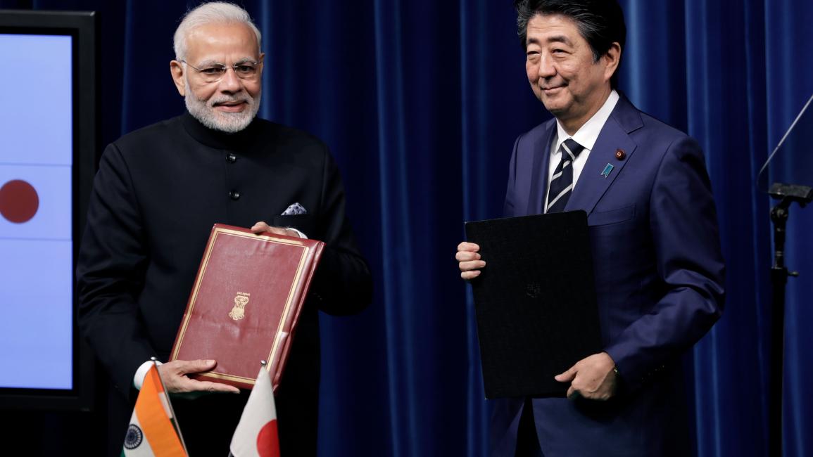 الزعيمان الهندي ناريندرا مودي والياباني شينزو آبي يوقعان مذكرة تفاهم وتعاون اقتصادي