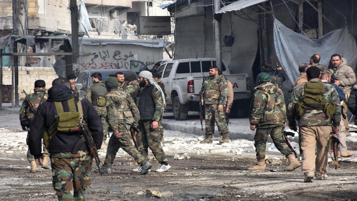 ميليشيات مسلحة داعمة للنظام السوري في حلب(جورج أورفاليان/فرانس برس)