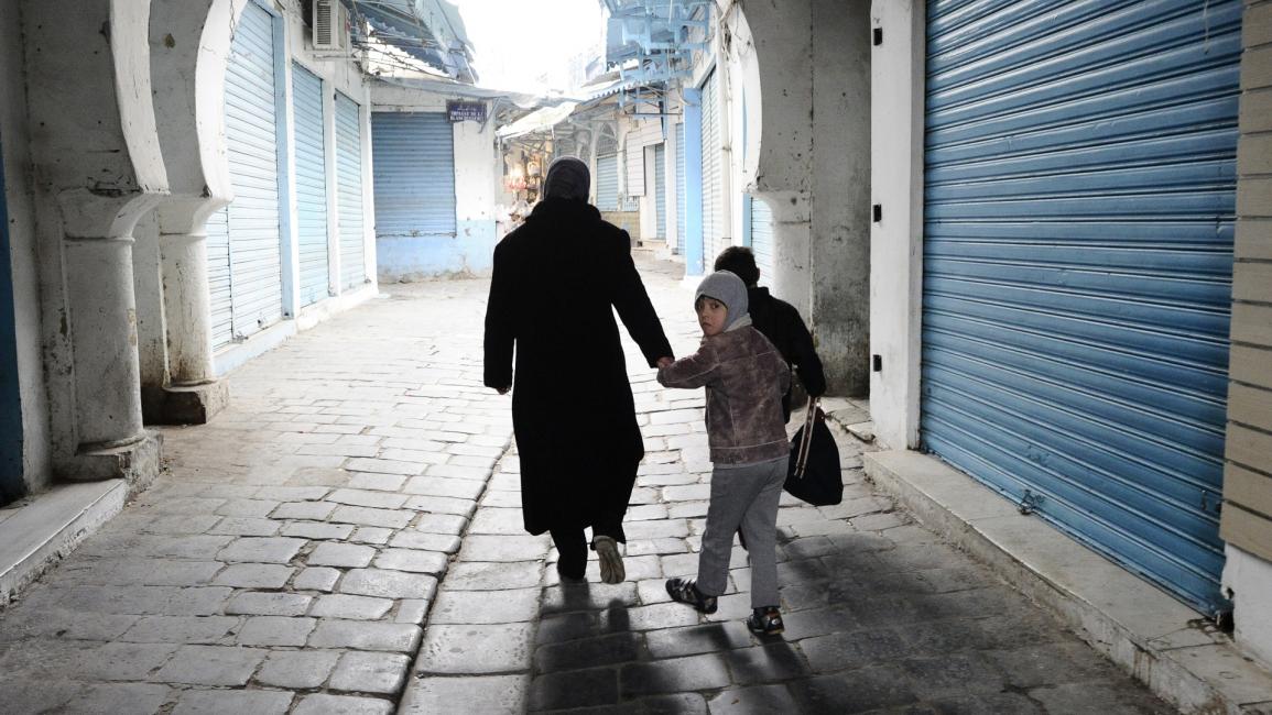 امرأة تونسية وأولادها - تونس - مجتمع