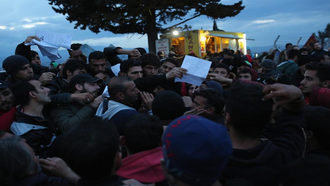 لاجئون على الحدود اليونانية (GETTY)