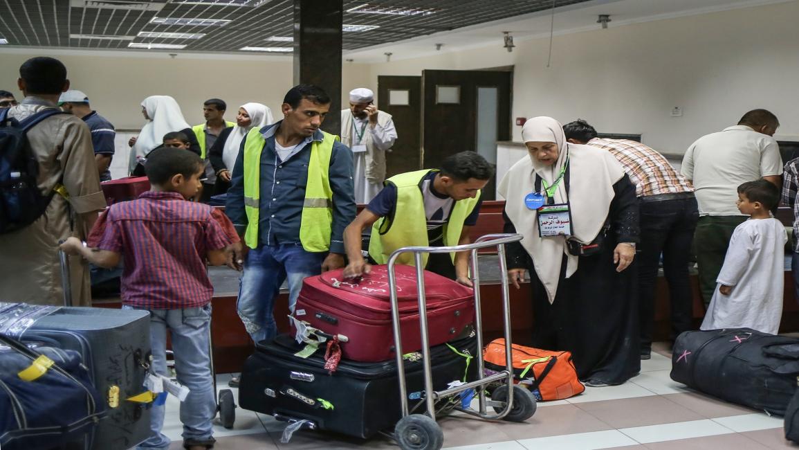 الفلسطينيون تضرروا من توقف تأشيرات السعودية (علي جادلله/ الأناضول)