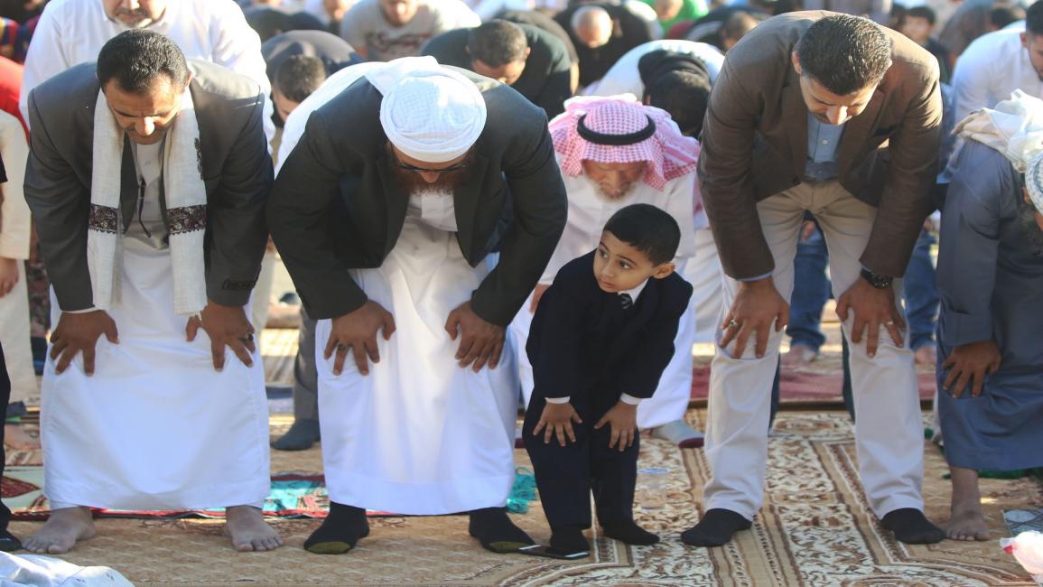 طفل أردني يصلي العيد- فرانس برس