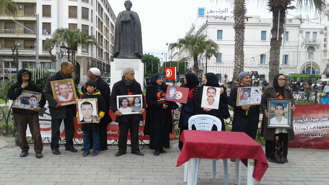احتجاجات عائلات شهداء وجرحى الثورة التونسية (فيسبوك)