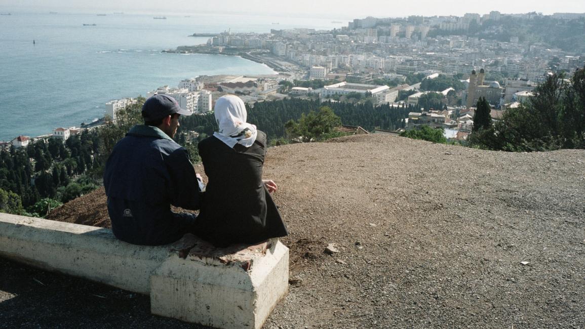 شاب وشابة في الجزائر - مجتمع