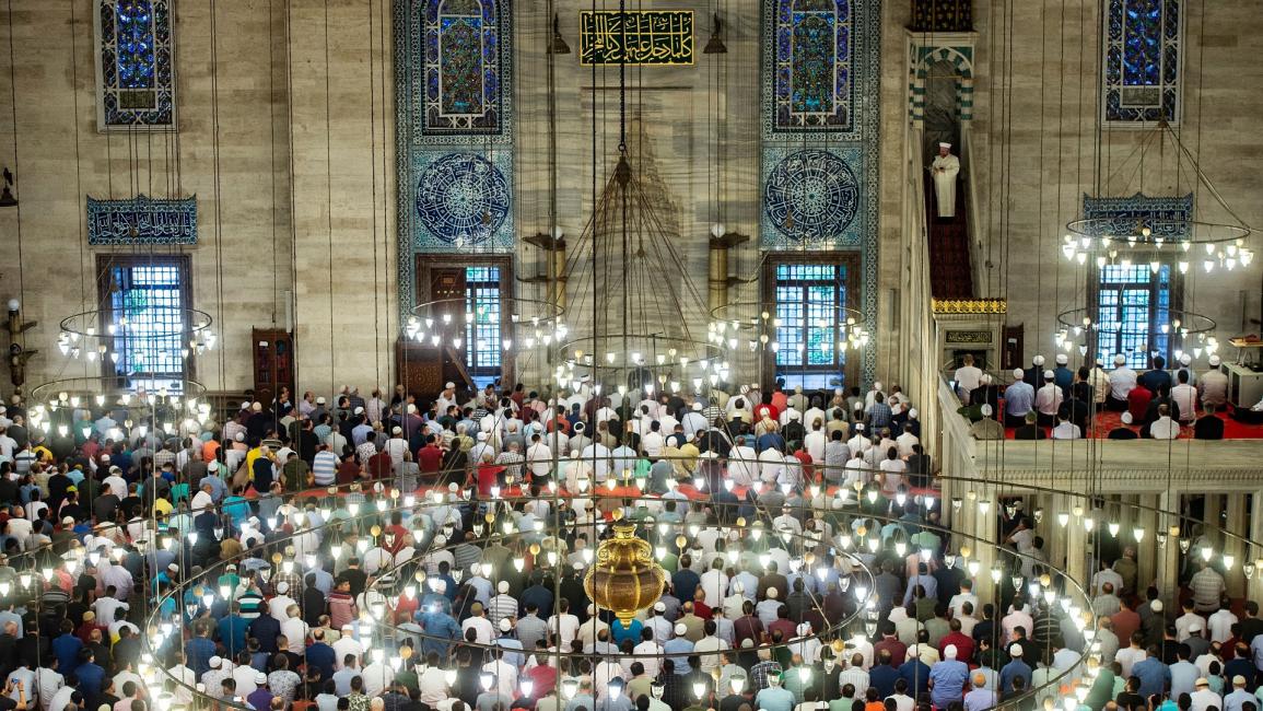 صلاة عيد الفطر في مسجد الفاتح بتركيا - مجتمع