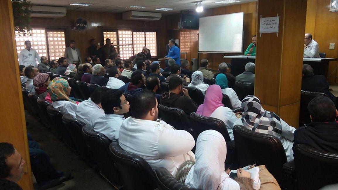 أطباء مستشفى المطرية في مصر (فيسبوك)