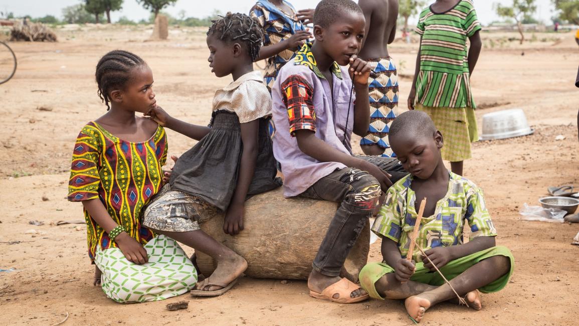 أطفال في بوركينا فاسو - مجتمع