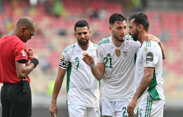 لاعبو الجزائر في كان الكاميرون 2021 (تشارلي تريبالو/Getty)