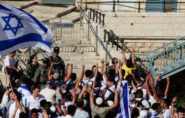 مستوطنون في القدس خلال مسيرة الأعلام 5 يونيو 2024 (عمار عوض/رويترز)