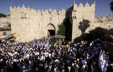 مستوطنون في القدس خلال مسيرة الأعلام 5 يونيو 2024 (رونين زفولون/رويترز)