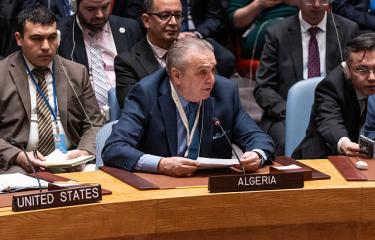 سفير الجزائر عمار بن جامع يتحدث في اجتماع مجلس الأمن حول الوضع في الشرق الأوسط، نيويورك 22 مارس 2024 (Getty)