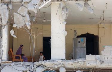 دمار المنازل جراء قصف إسرائيلي في خانيونس، 22 مايو 2024 (رويترز)