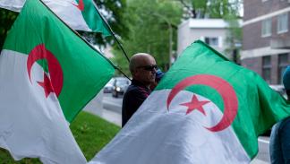 دفعت تحركات الجاليات في الخارج الدولة الجزائرية إلى إقرار تغطية إعادة جثامين المتوفين (جيوردانو بروماس/ Getty) 