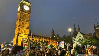 تظاهرة حاشدة في لندن احتجاجاً على مجزرة رفح أمس (العربي الجديد)