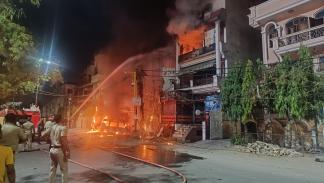 محاولة إطفاء حريق في مستشفى أطفال في نيودلهي - الهند - 25 مايو 2024 (إكس)