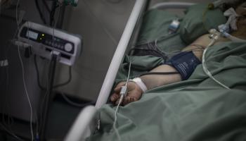 مريض في مستشفى في لبنان (دييغو إيبارا سانشيز/Getty)