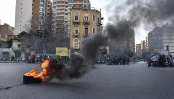 احتجاج ضد انقطاع التيار الكهربائي في لبنان (محمود غيلدي/ الأناضول)