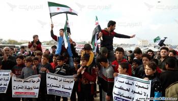 نازحون سوريون من كفرنبل في تحرك في سورية 2 (العربي الجديد)