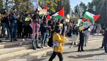 مظاهرة تضامنية مع أهالي النقب في جامعة تل أبيب (العربي الجديد)