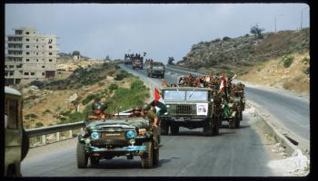 جنود سوريون ومقاومون فلسطينيون يغادرون بيروت ٨/٨/١٩٨٢/ (getty)