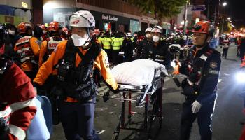 تدافع الهالوين في كوريا الجنوبية عام 2022: لقي 153 شخصاً حتفهم في تدافع في سيول خلال احتفالات هالوين بأحد أحياء العاصمة الكورية الجنوبية (Getty)