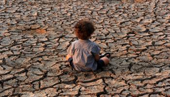 الجفاف أحد أبرز آثار التغير المناخي (أورلاندو سيرا/فرانس برس)
