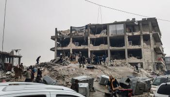 مئات القتلى والجرحى في زلزال قوته 7.4 درجات ضرب مناطق بتركيا وسورية