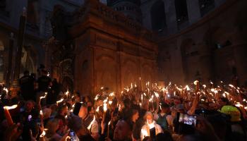 فيض النور المقدس في كنيسة القيامة في القدس المحتلة 2023 (فرانس برس)