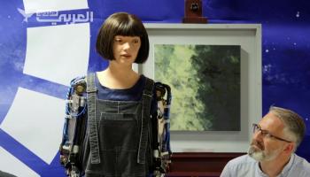 "لن نأخذ مكانكم" الروبوتات تطمئن البشر في أول مؤتمر صحافي لها