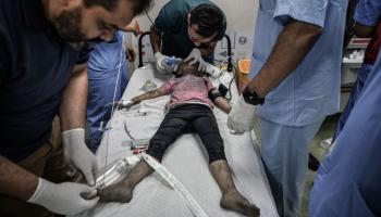 جرحى في مستشفيات غزة وسط طوفان الأقصى (عبد زقوط/ الأناضول)