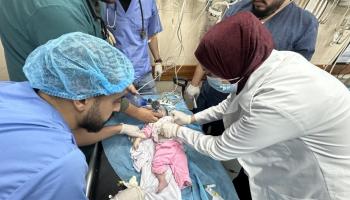 مستشفى شهداء الأقصى في دير البلح في غزة وسط العدوان الإسرائيلي (دعاء الباز/ الأناضول)