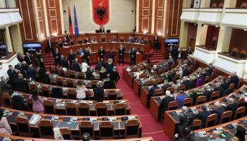 برلمان ألبانيا يقر الاتفاق مع إيطاليا بشأن مركزين لاستقبال المهاجرين (الأناضول)