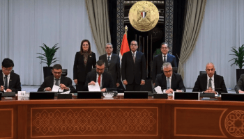 لحظة التوقيع على الاتفاقات (مجلس الوزراء المصري)