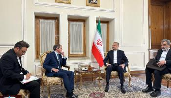 مدير الوكالة الدولية للطاقة الذرية خلال لقائه مع عبد اللهيان ومسؤولين إيرانيين (إكس)